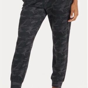 Vuori Camo Women's joggers